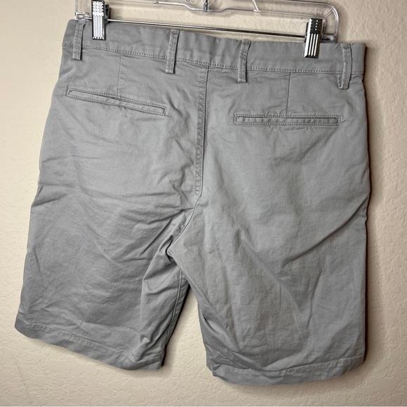 Gap Men Chino Shorts Cotton Size 30 Light Gray Essential Khaki 10” Short - Picture 4 of 7